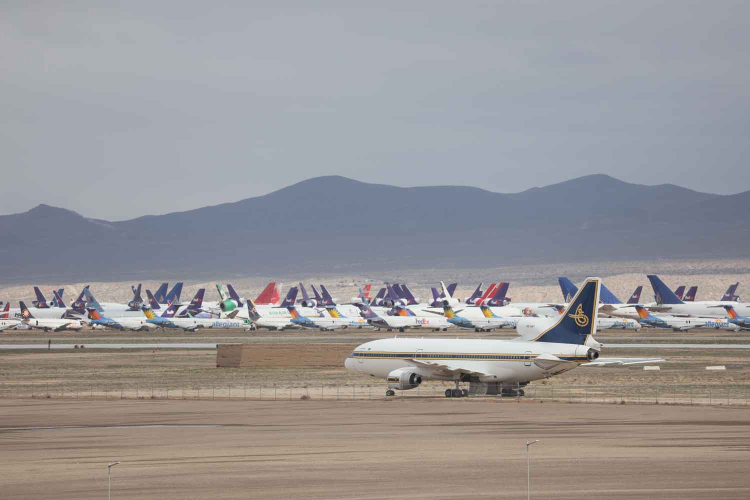 砂漠の空港通信3 Charlie Furusho